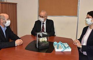 Proje Yönetim Ofisine ödüllü başkan