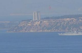 Romanya savaş gemisi Çanakkale Boğazı’ndan geçti