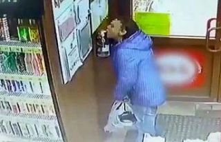 Rusya’da market müşterisi su içer gibi dezenfektan...