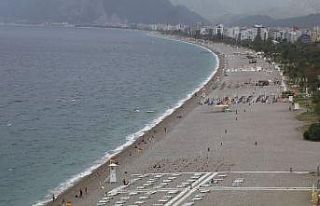 Rüzgar ve yağmur bulutları dünyaca ünlü sahili...