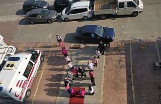 Sağlık çalışanlarından meme kanseri farkındalığı