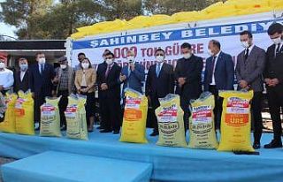 Şahinbey’den çiftçilere 4 bin ton gübre desteği