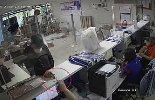 Sahte kimlikle kargo şirketinden başkalarına ait...