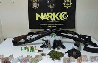 Sakarya’da 152 polisin katılımı ile şafak operasyonu