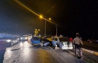 Sakarya’da iki otomobil çarpıştı: 2 yaralı