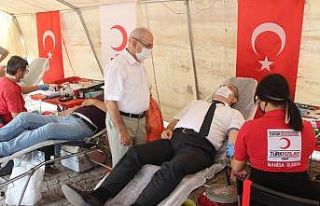 Salihli’den Kızılay’a kan desteği