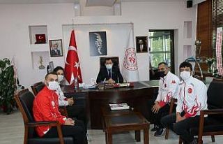 Şampiyon Muaythai sporcularından Kabakçı’ya...