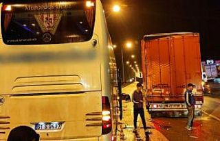 Samsun’da yolcu otobüsü tıra arkadan çarptı:...