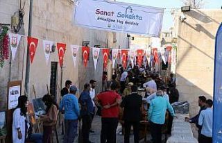 Sanat sokağı yeni normalleşmeye uygun açıldı