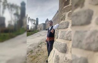 Sanatçı Fikret Şimşek’ten Karabağ’a şiirli...