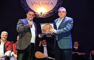 Sanatçı Mahmut Tuncer hemşehrileriyle buluştu