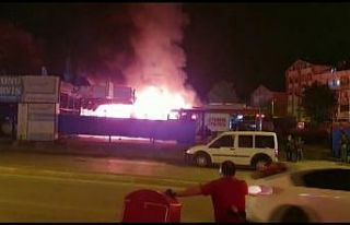 Sancaktepe’de oto yıkama kuaförü alev alev yandı;...