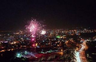 Şanlıurfa semaları havai fişeklerle renklendi