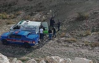 Şarampole devrilen otomobilin 21 yaşındaki sürücüsü...