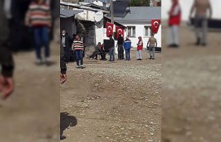 Şehidin Akyaka’daki evi bayraklarla donatıldı
