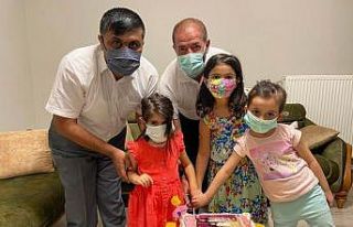 Şehidin kızlarına doğum günü sürprizi