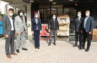 Selçuklu MHP’den askıda ekmek kampanyasına destek