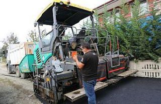 Serdivan’da asfaltlama çalışmalarına devam ediyor