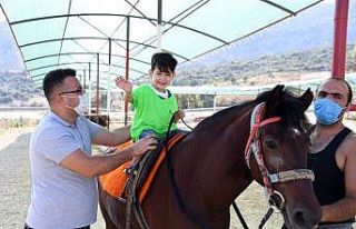 Serebral palsi hastası çocuklar özel bir gün yaşadı