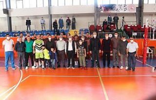 Şeref Koleji Erkek Voleybol Takımı dolu dizgin
