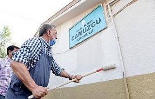 Seyhan’da boya ihtiyacı olan okullar boyandı