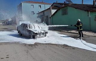 Seyir halindeki araç elektrik kontağından yandı