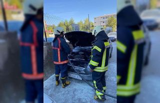 Siirt’te seyir halindeki araç alev aldı