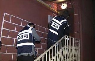 Silah operasyonu polis kamerasında