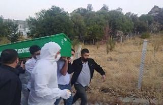 Silvan’da korona virüs tedavisi gören bir kişi...