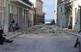 Sisam Adası’nda bir kilise ve çok sayıda evde...