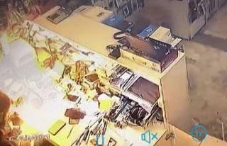 Şişen cep telefonu bataryası bomba gibi patladı