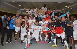 Sivasspor’dan galibiyet pozu!