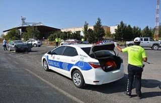 Siverek’te 2 otomobil çarpıştı: 3 yaralı