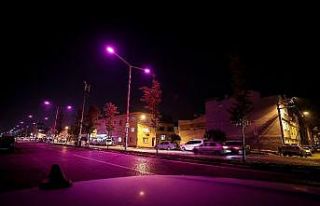 Sokak lambaları pembe yandı