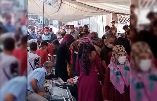 Sosyal mesafeye uymayan vatandaşlara polis müdahale...