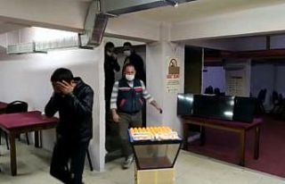 Sosyal mesafeye uymayarak kumar oynayan 34 kişiye...