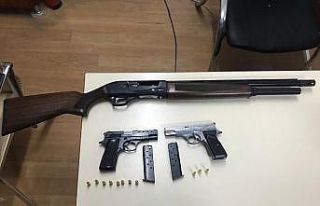 Şüphe üzerine durdurulan araçta silah ele geçirildi