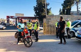 Suriye sınırında tescilsiz ve çalıntı motosikletler...