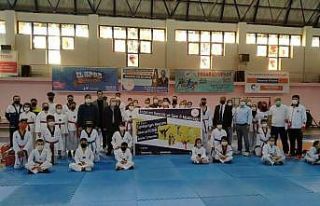 Taekwondocular Tutar için tatamiye çıktı
