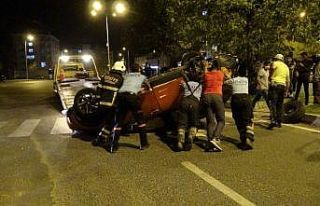 Takla atan araçtan burnu kanamadan çıktı