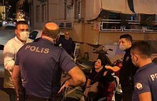 Taksici ile kadın müşteri birbirine girdi, ayıran...