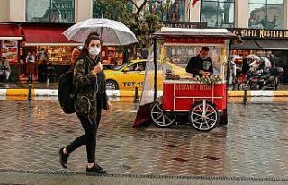 Taksim’de yağmur başladı