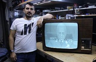 Tamir ederek 60 yıllık televizyonu 15 bin TL’ye...