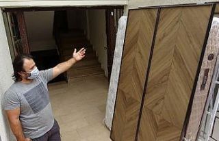 Taşıdıkları eşyaların yarısını bırakıp,...