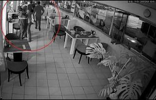 Tekme ve yumrukların havada uçuştuğu kavga güvenlik...