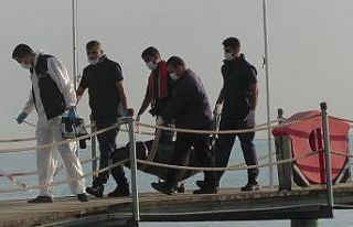 Tekneden denize düşen su sporları çalışanı...