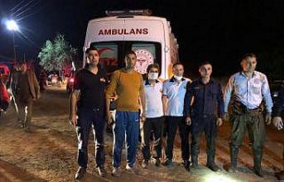 Teknesiyle gölde mahsur kalan vatandaşı itfaiye...