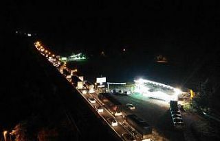TEM’in Ankara yönünün kapatılması D-100 Karayolu’nda...
