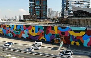Tepki toplayan dev grafitiler havadan görüntülendi