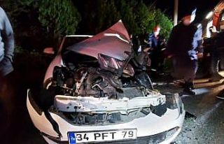 Tırla çarpan otomobilin sürücüsü yaralandı